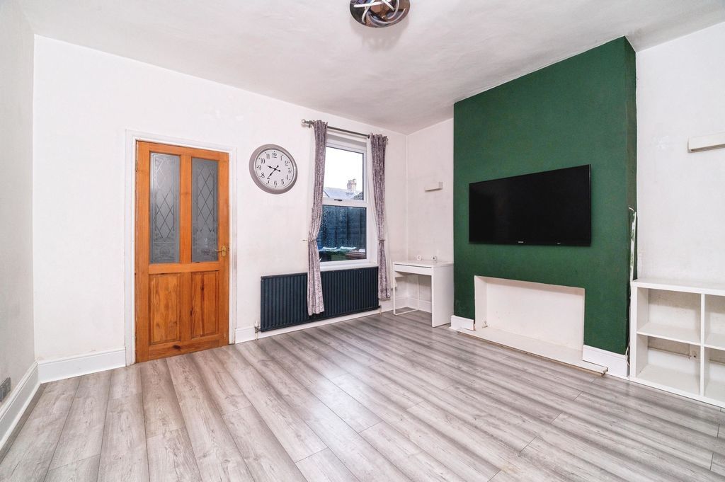 Property photo 3 of 17 Dining Room