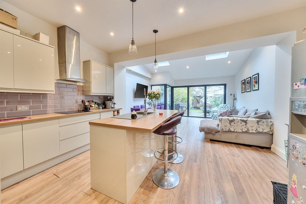 Property photo 2 of 16