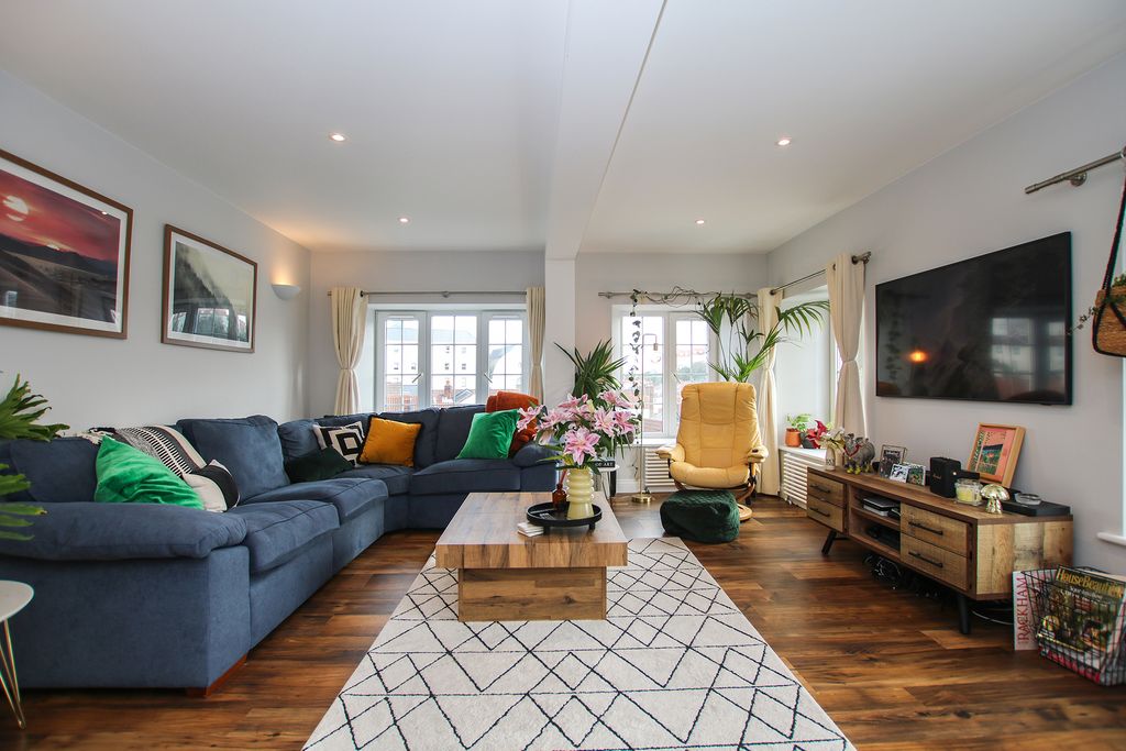 Property photo 2 of 16 Photo 1