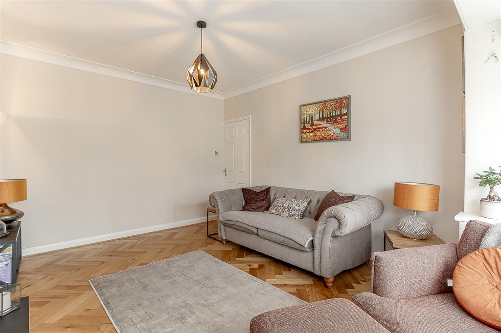 Property photo 3 of 18 Lounge - B.Jpg