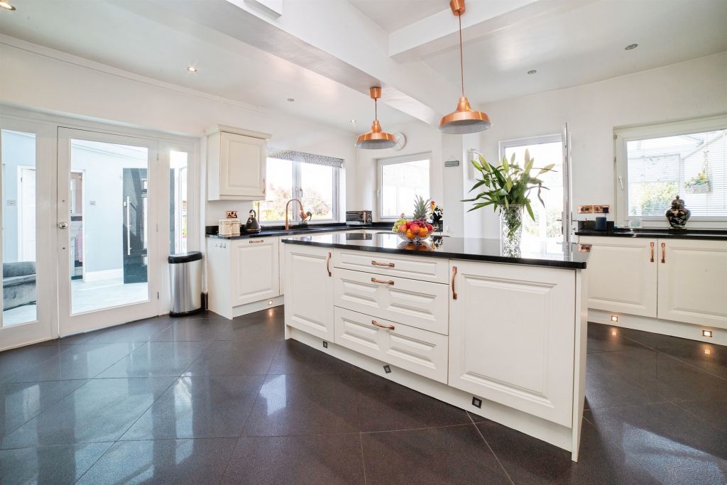 Property photo 2 of 24 Dining Kitchen