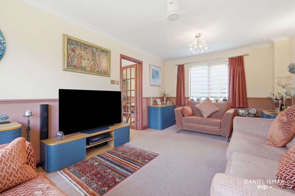 Property photo 2 of 27