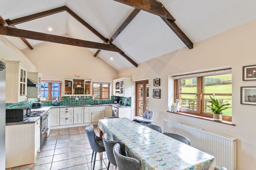 Property photo 3 of 28