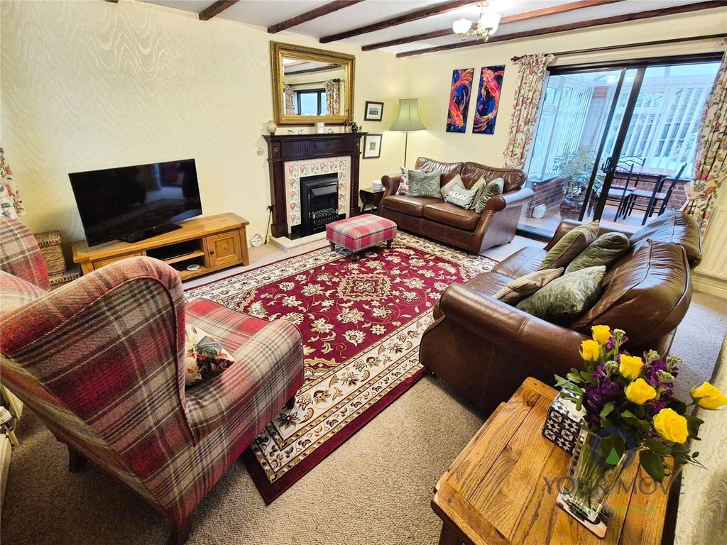 Property photo 2 of 16 Lounge