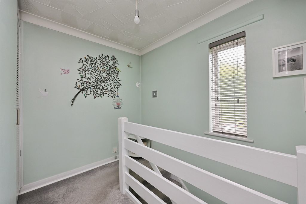 Property photo 2 of 28