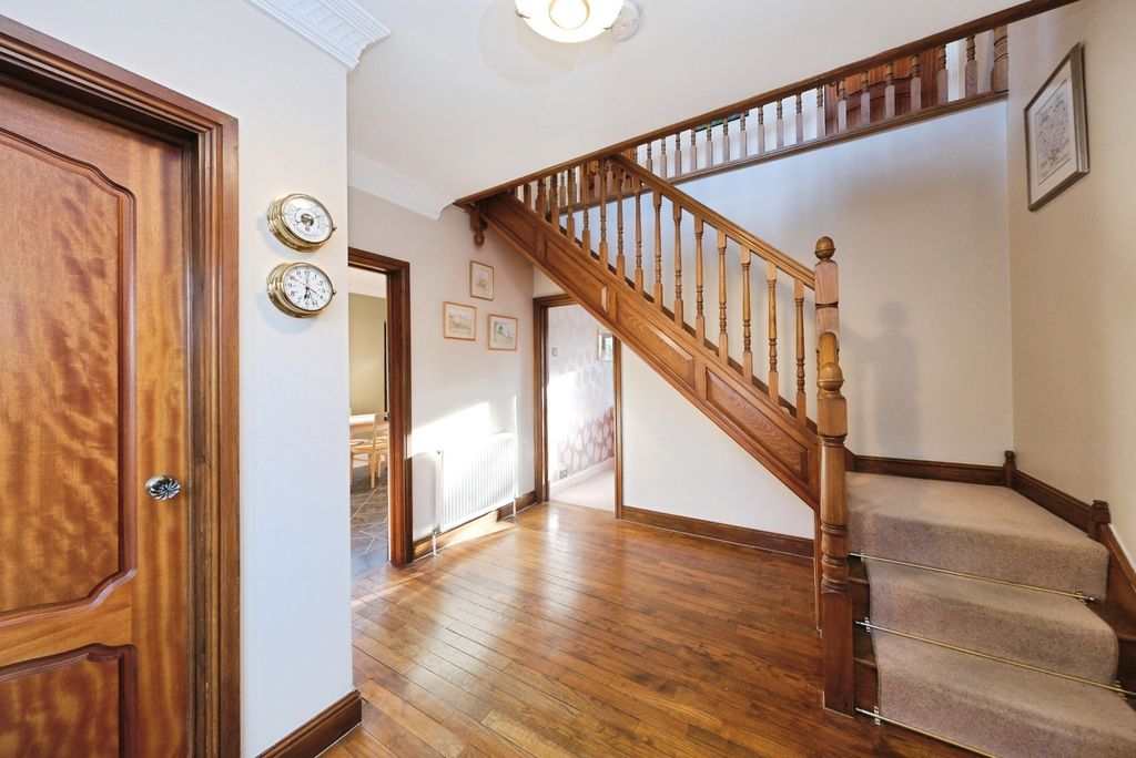 Property photo 3 of 28 Pbox-Img.Jpg