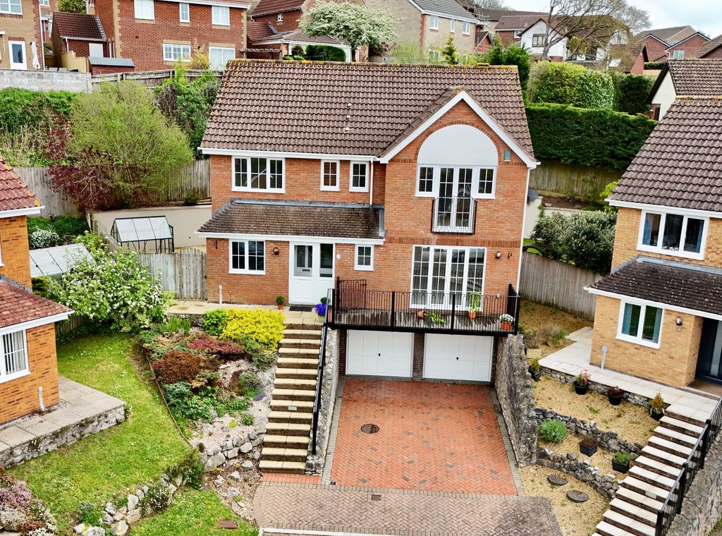 Property photo 1 of 28