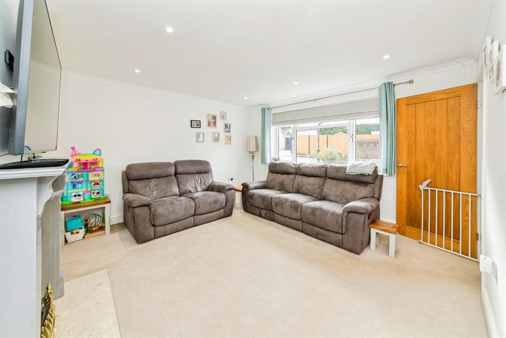 Property photo 3 of 18