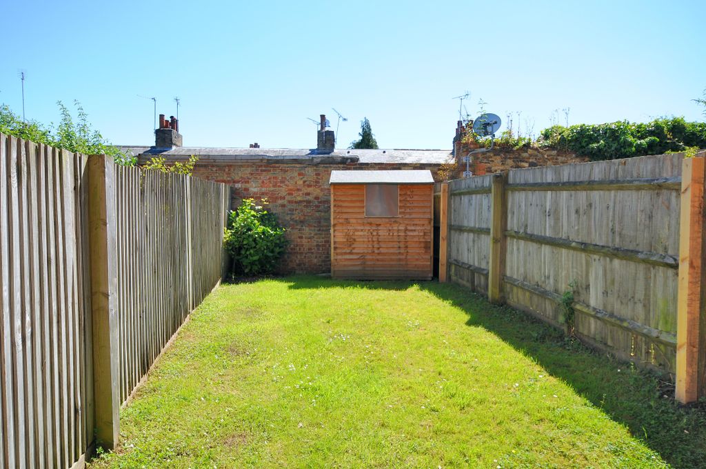 Property photo 2 of 8 Garden
