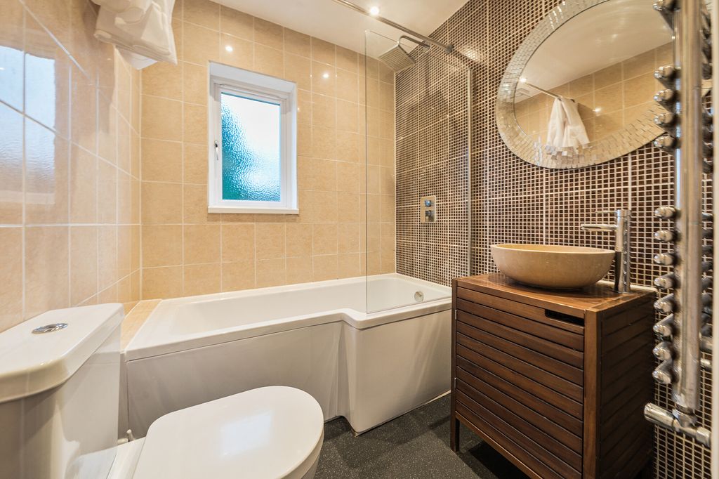 Property photo 2 of 24