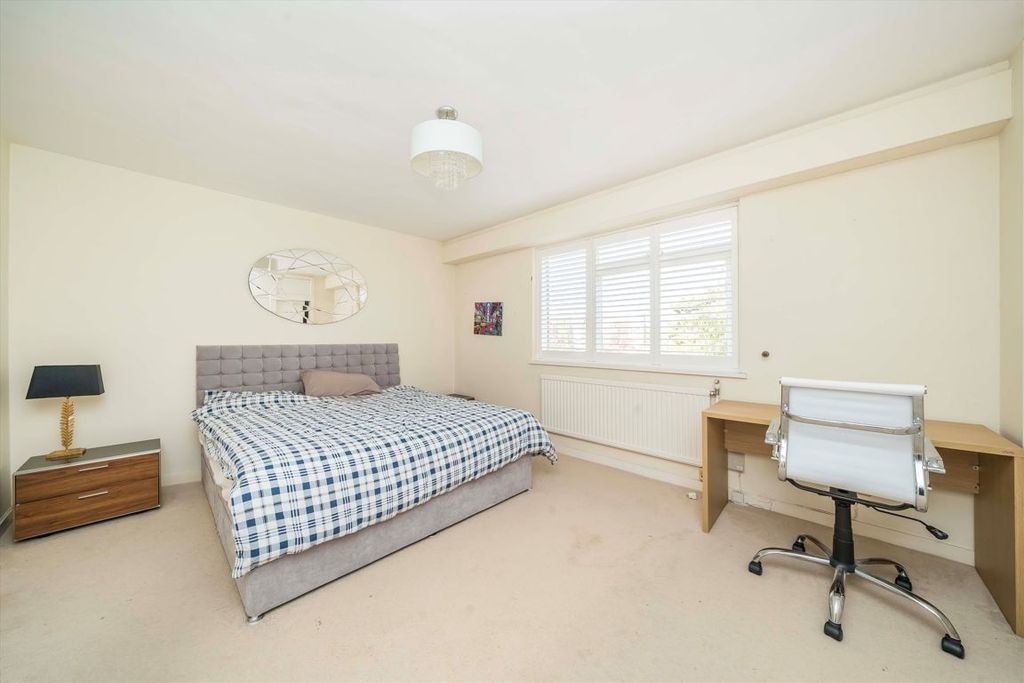 Property photo 3 of 5