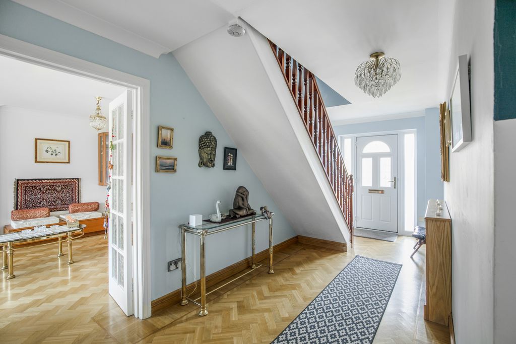 Property photo 2 of 20