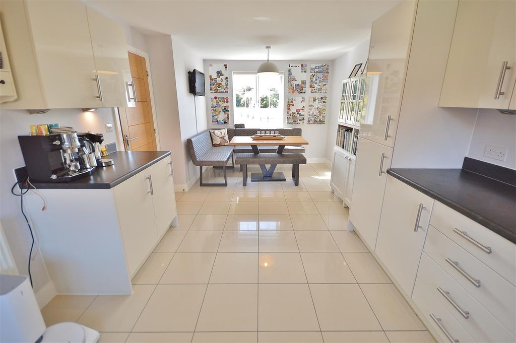 Property photo 2 of 23 Kitchen/Diner