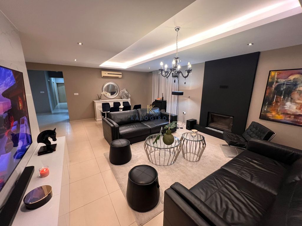 Property photo 2 of 24