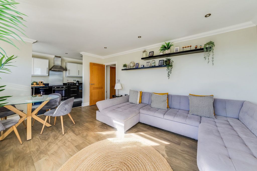 Property photo 3 of 24