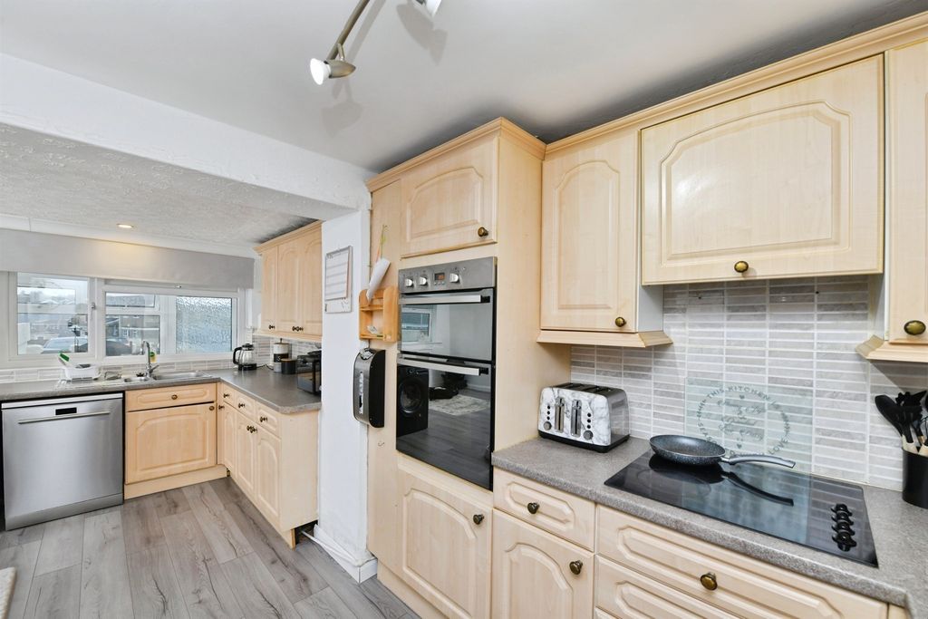 Property photo 3 of 20