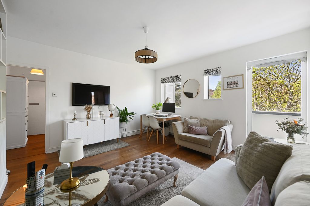 Property photo 2 of 11