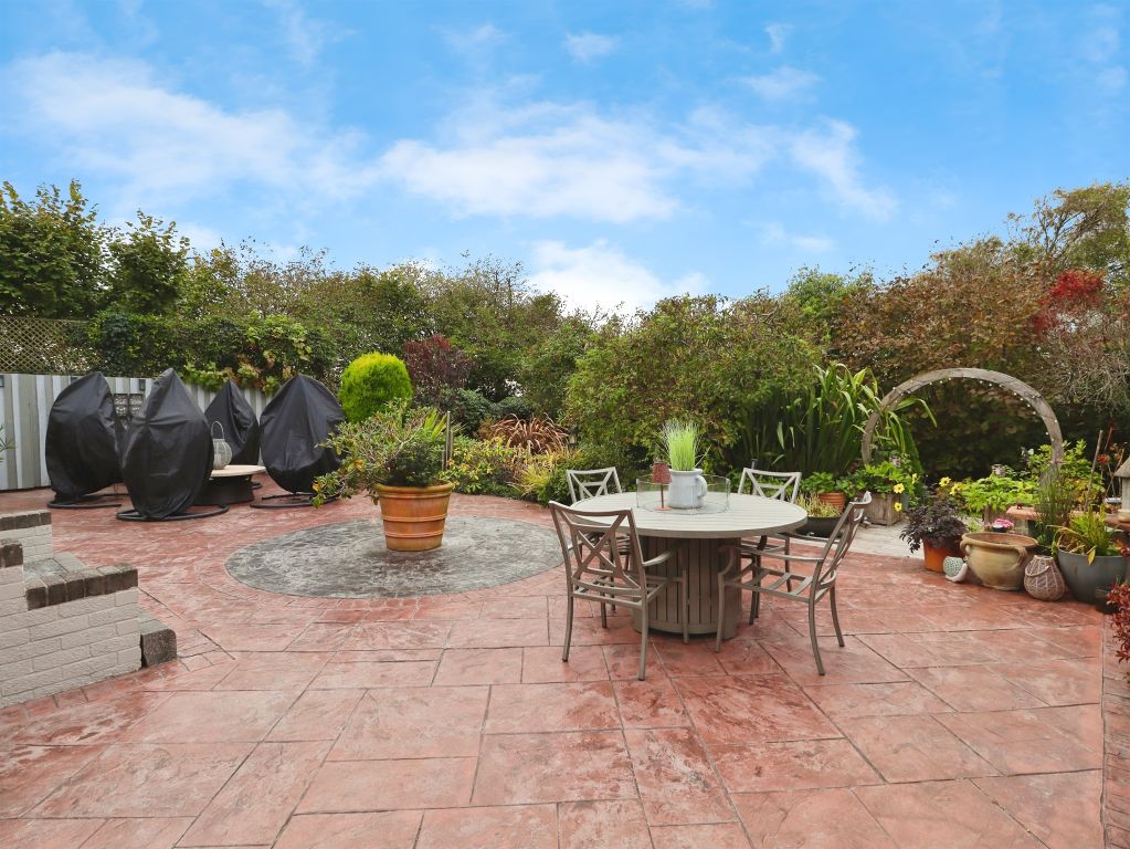 Property photo 2 of 34