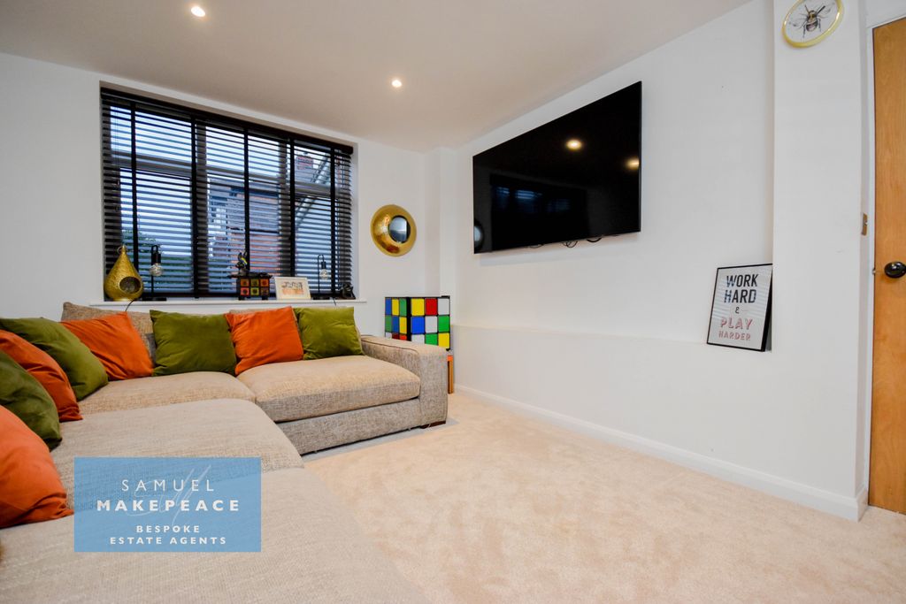 Property photo 3 of 27 Gallery