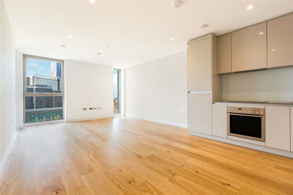 Property photo 1 of 8 Reception