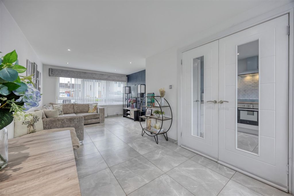 Property photo 3 of 20 64_Clayhouse_Road_Stepps_009.Jpeg