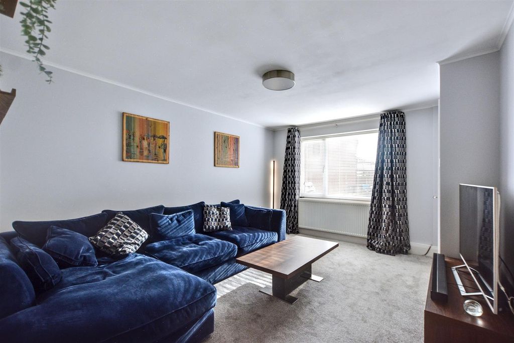 Property photo 2 of 21 Living Room