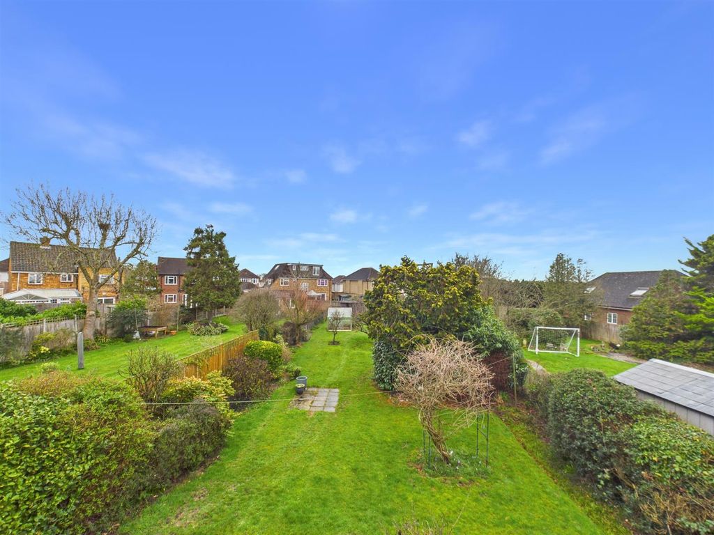 Property photo 3 of 18 Cam05080G0-Pr0294-Still028.Jpg