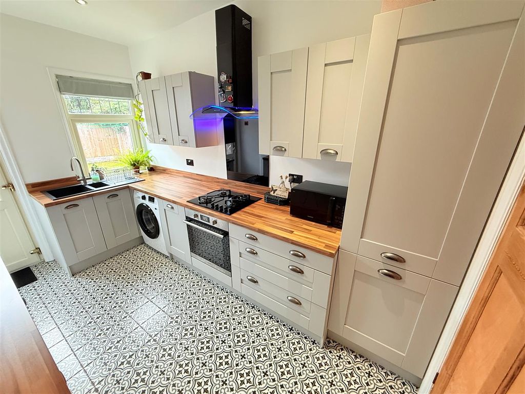 Property photo 3 of 13 Kitchen