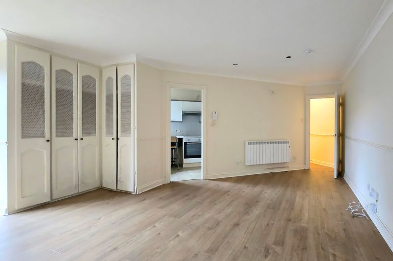 Property photo 3 of 9 Photo 5