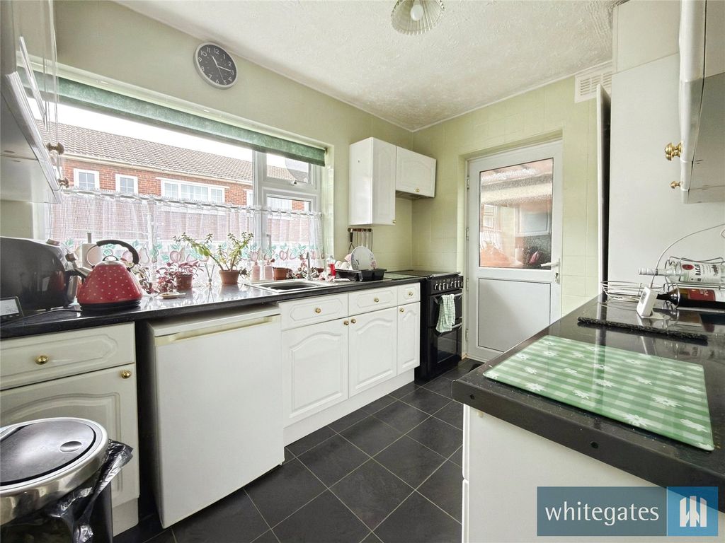 Property photo 2 of 12 Picture No. 11