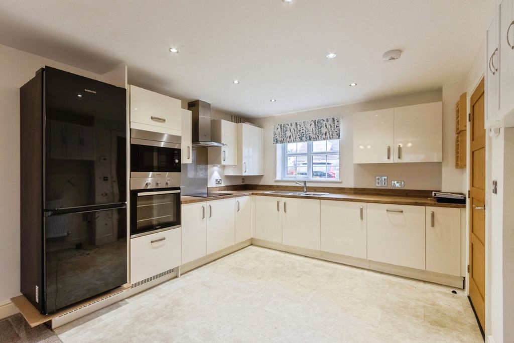 Property photo 2 of 20 Pbox-Img.Jpg