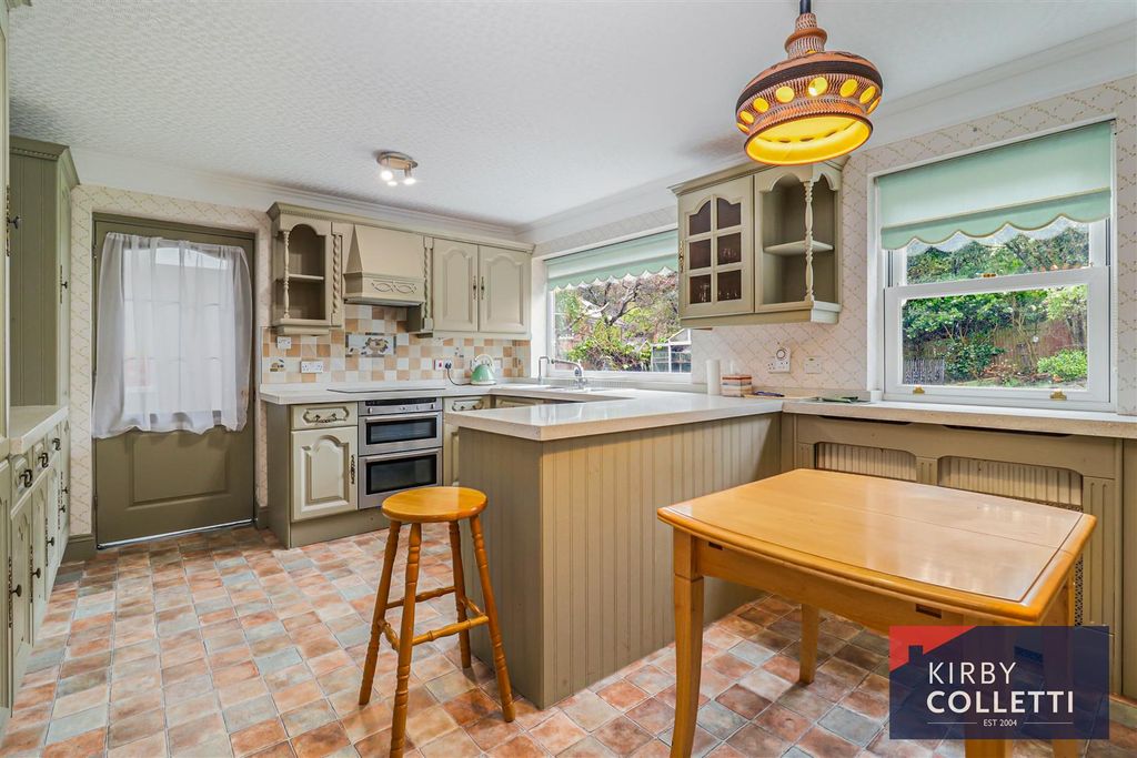 Property photo 3 of 35 Kitchen/Breakfast Room