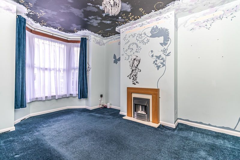 Property photo 3 of 19 .