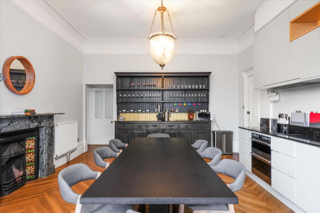 Property photo 3 of 32 Image