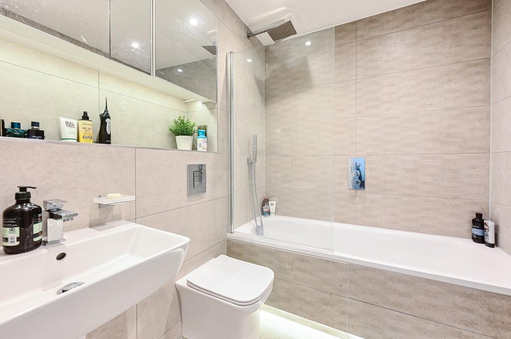 Property photo 3 of 8 84 Hillside Place (2).Jpg