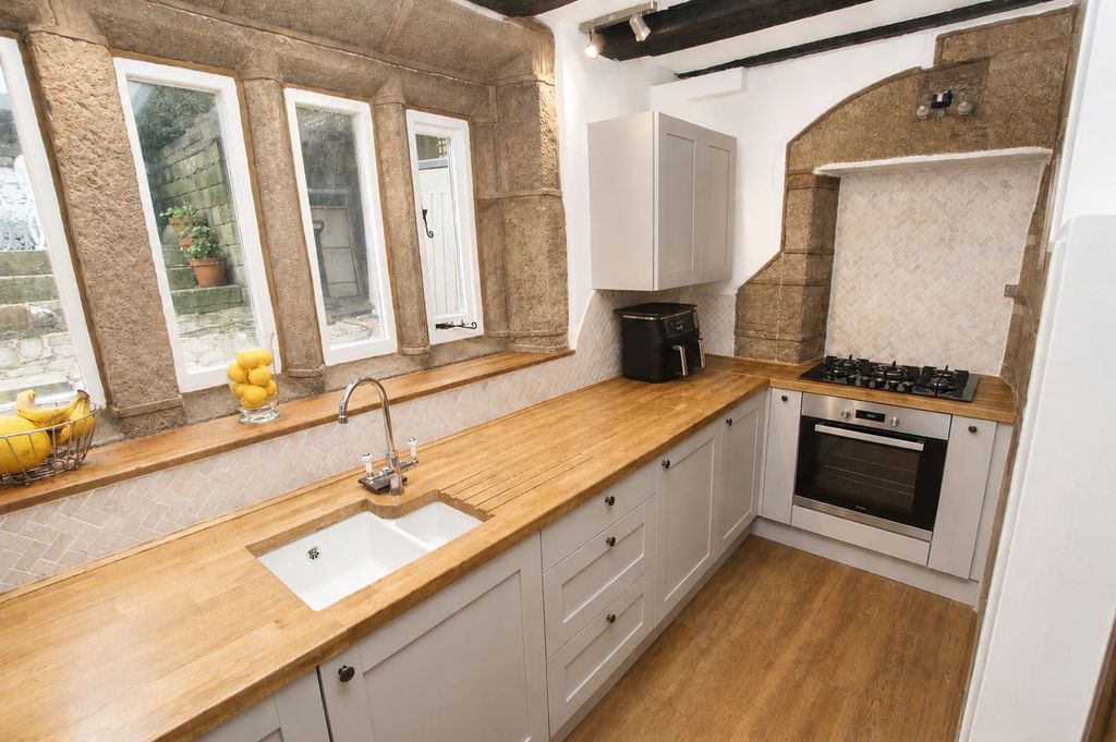 Property photo 3 of 45