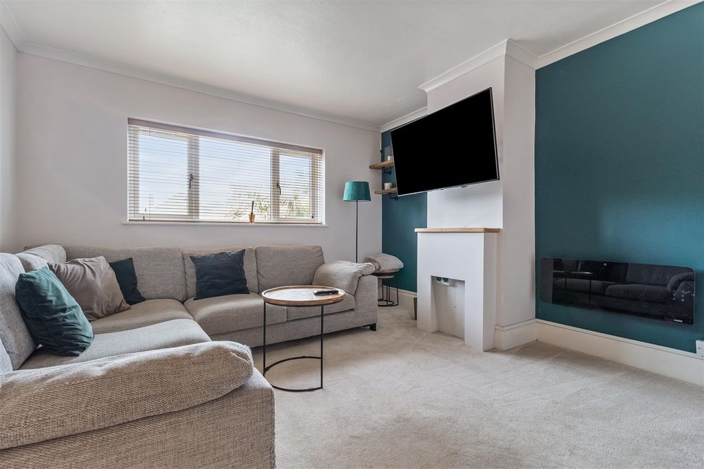 Property photo 2 of 12 3A Angus Road-007.Jpg