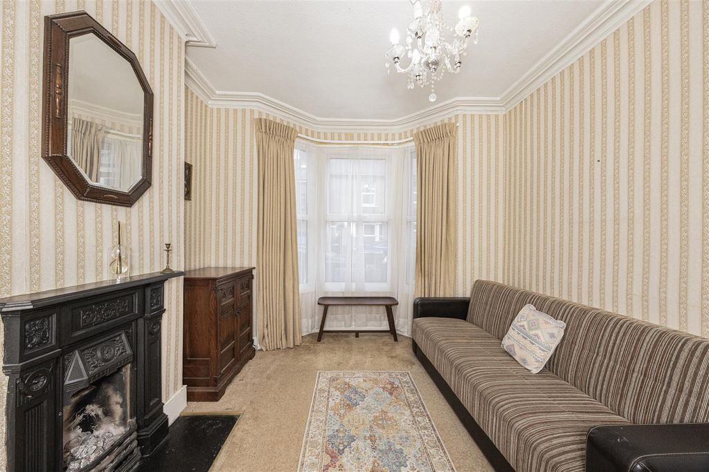 Property photo 3 of 20 14