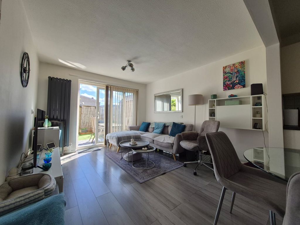 Property photo 1 of 7 2 Bed Flat To Rent Hadrians Ride, Enfield En1