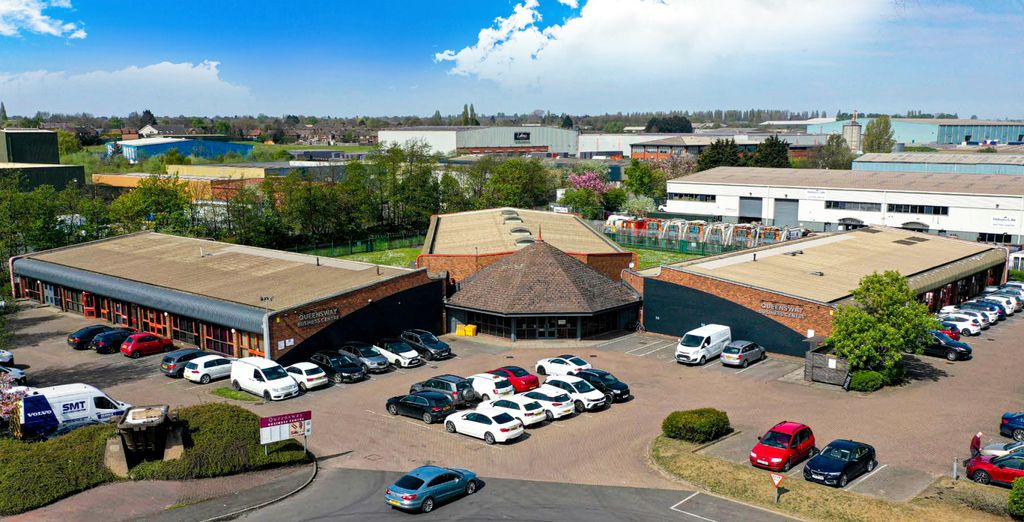 Property photo 1 of 13 Queensway 01  Edit Copie.Jpg