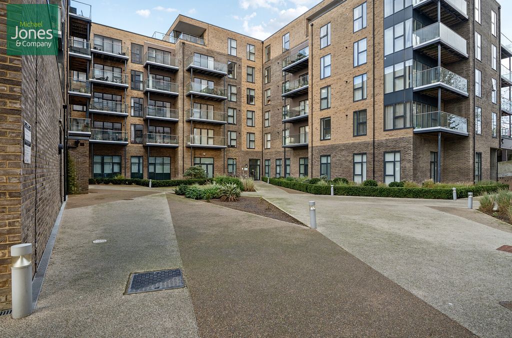 Property photo 1 of 10 External