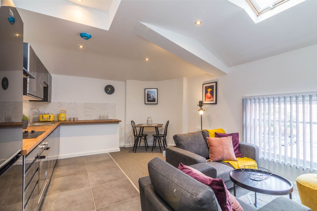 Property photo 1 of 11 Flat 7Themoog-20