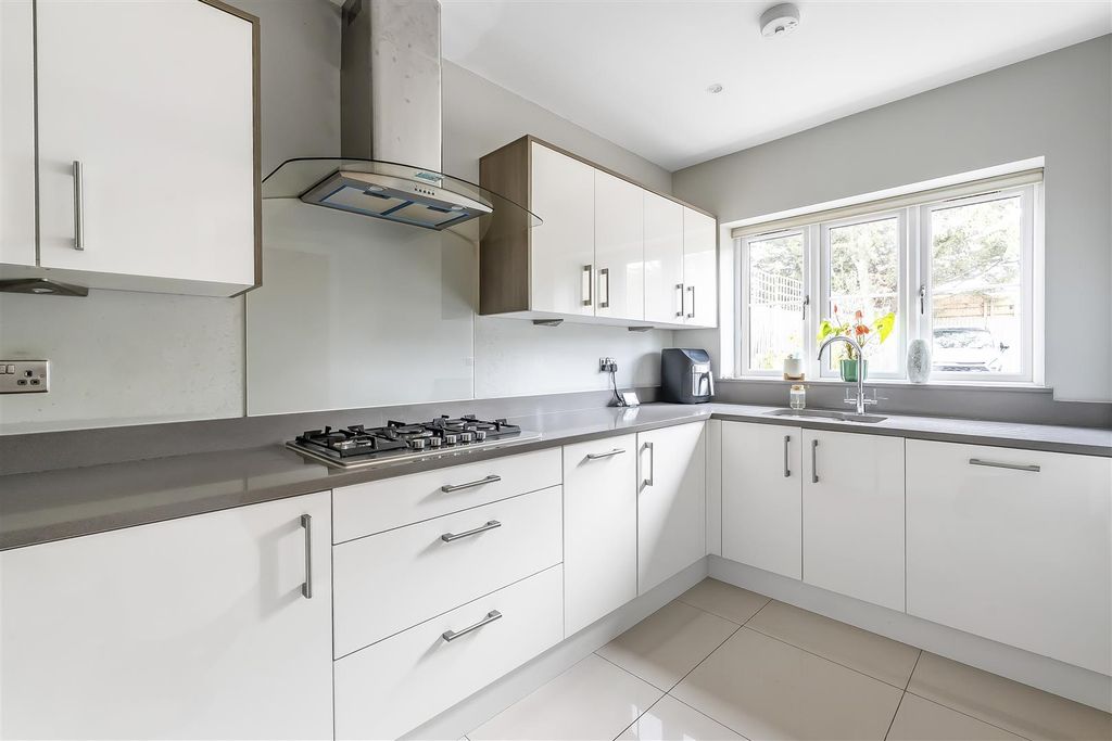 Property photo 3 of 23 15-Winchester-Mews-7.Jpg