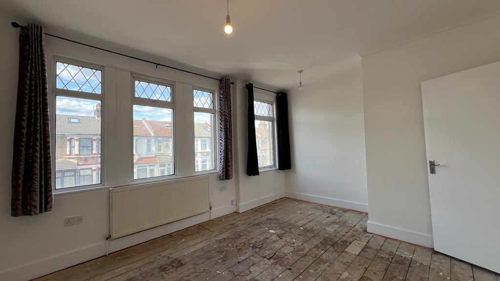 Property photo 2 of 33
