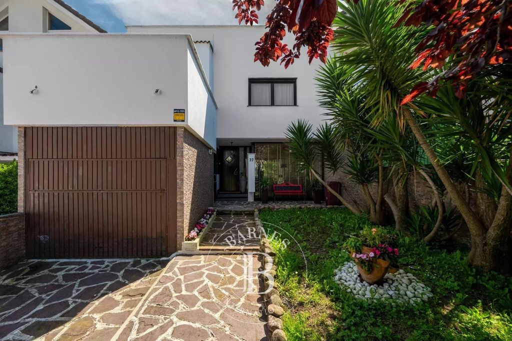 Property photo 1 of 31