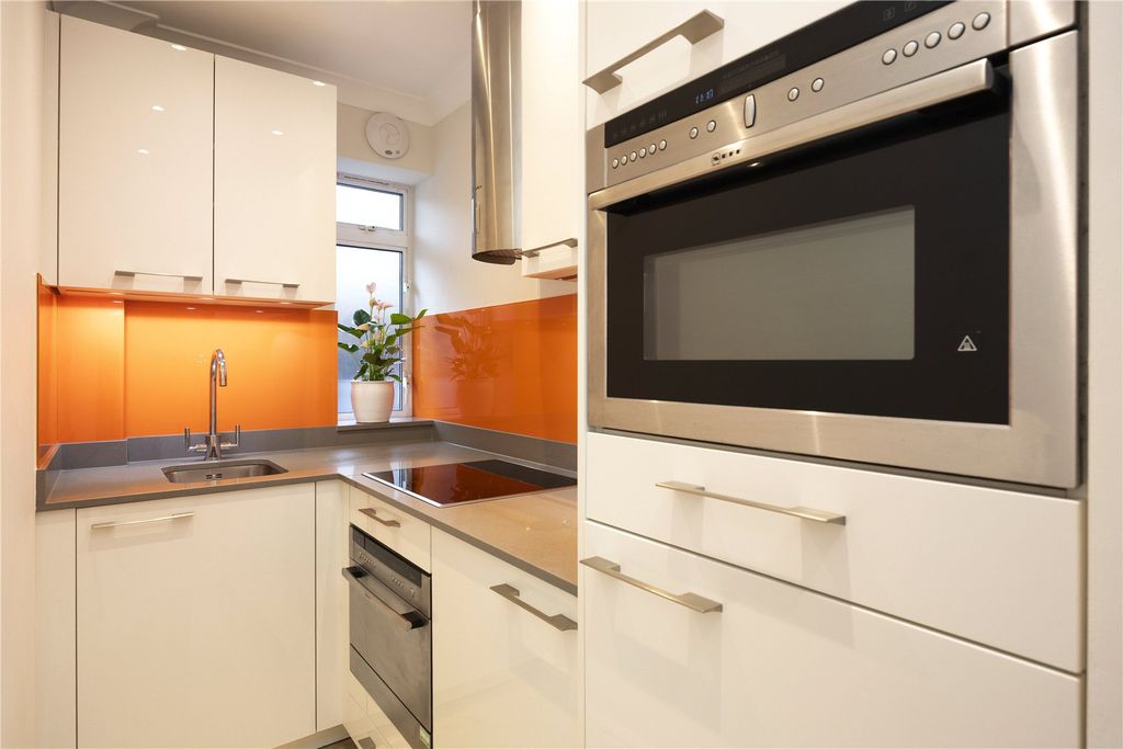 Property photo 3 of 8 Kitchen