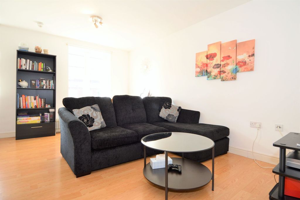 Property photo 2 of 7