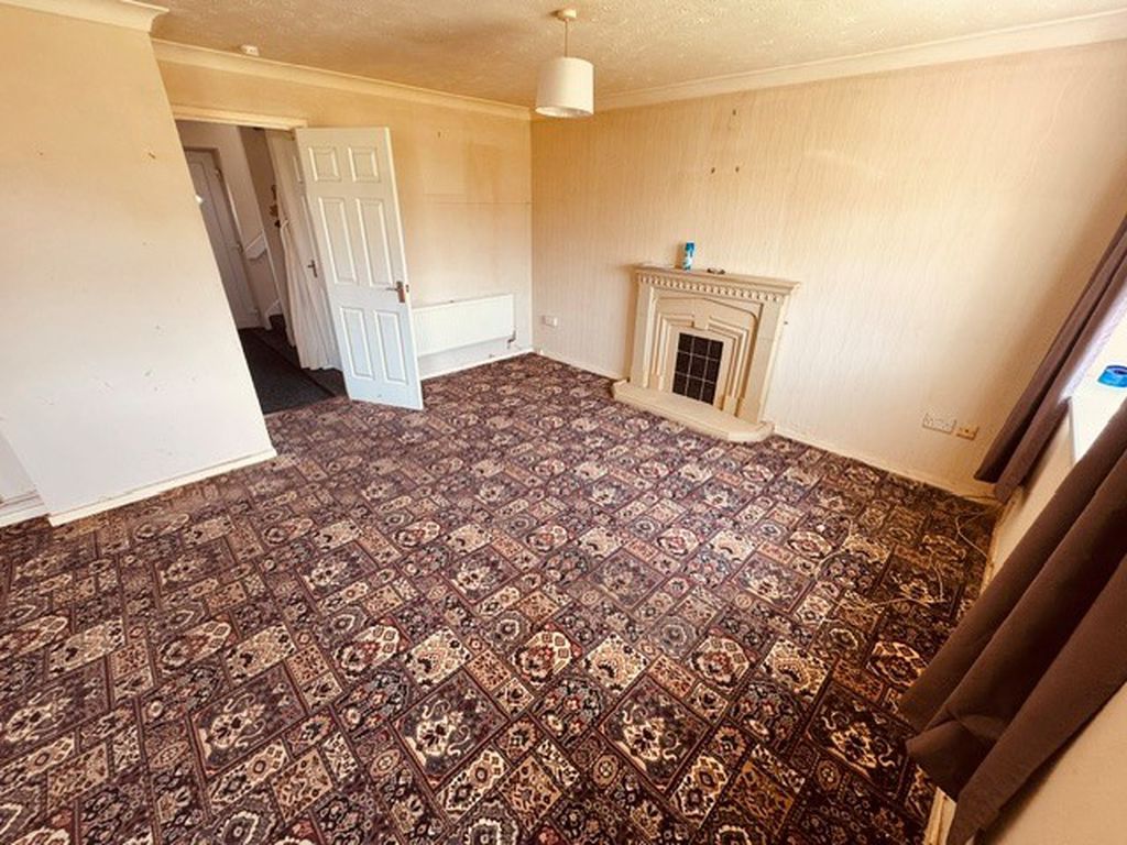 Property photo 2 of 23 Lounge