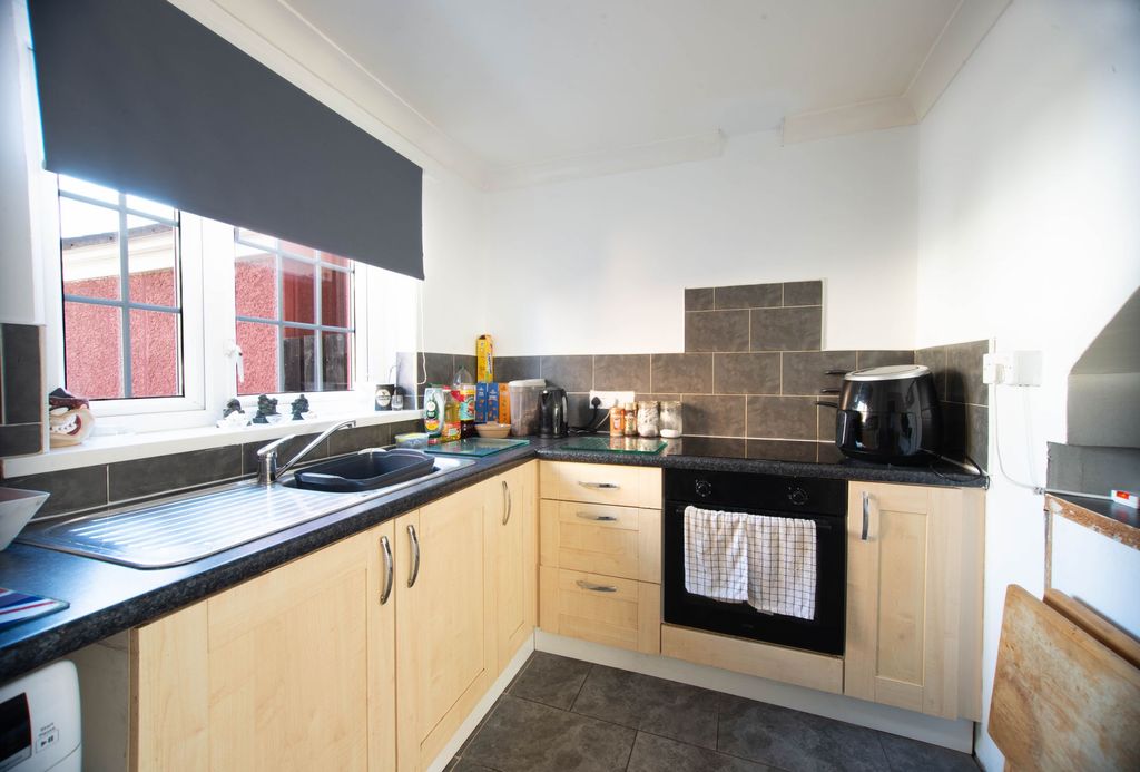 Property photo 3 of 15 Kitchen