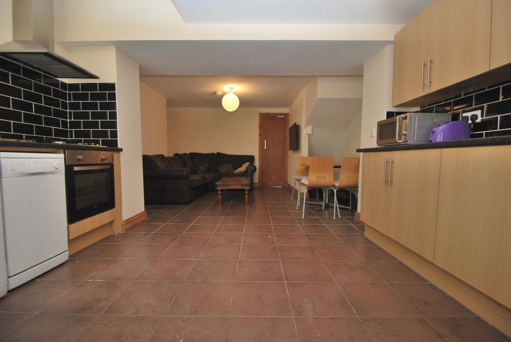 Property photo 2 of 12 Photo 3